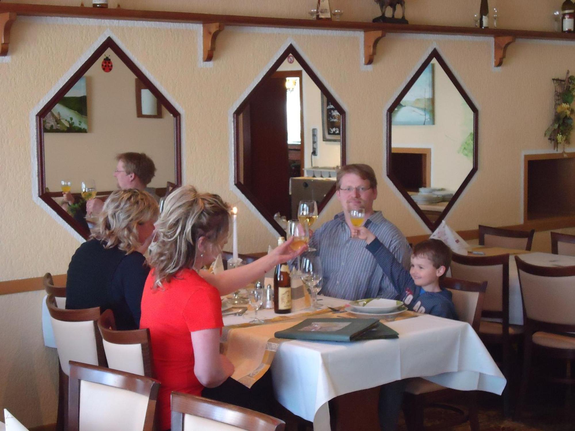 Hotel & Restaurant Beckmanns Winzerhaus Urbar  Esterno foto